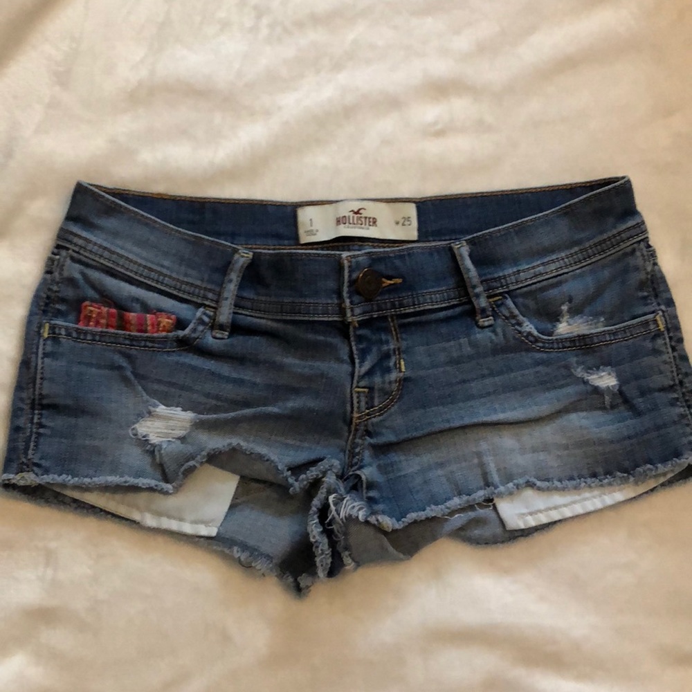 ✨Sale✨ Embroidered Pocket Shorts | Hollister